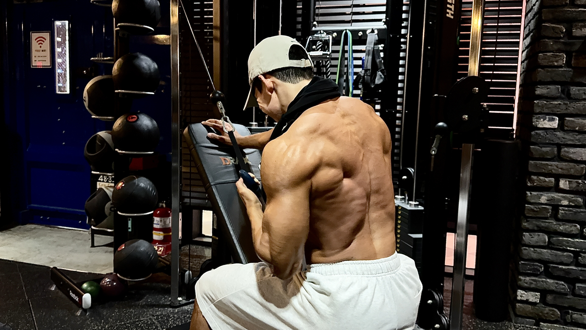 https://gcdn.gymwork.pro/assets/static/production/image/image-1080p-6eb527bb-f64b-4fa0-b994-e70c12ee467a.jpg
