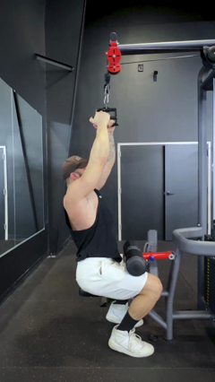 Close-Grip Lat Pulldown